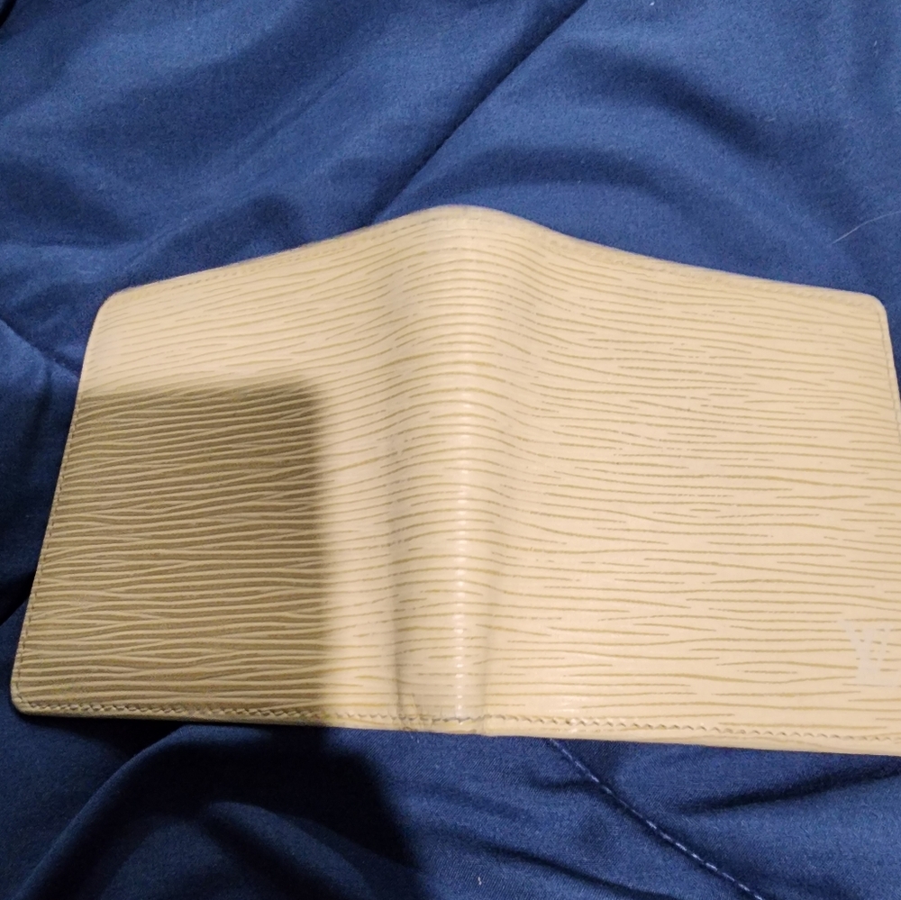 Louis Vuitton Epi Marco Embossed Front Logo Leather Bifold Wallet